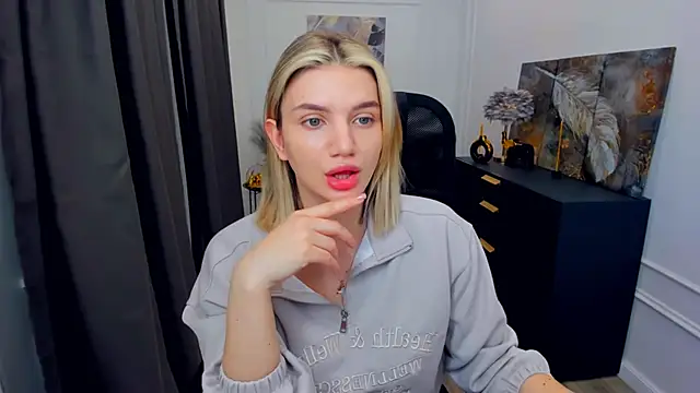 SelenaeMoore online show from 04-21-26, 03:46