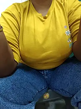 Snapshot of Priya-89 chatting on 12-17-25, 01:11 Priya-89 online show from 12-17-25, 01:11