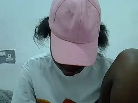 Snapshot of dirtyshowgirl chatting on 05-12-26, 08:28 dirtyshowgirl online show from 05-12-26, 08:28