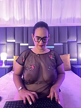 Snapshot of talivega chatting on 11-04-25, 01:21 talivega online show from 11-04-25, 01:21