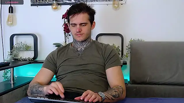 Snapshot of CarterCole chatting on 03-08-25, 08:11 CarterCole online show from 03-08-25, 08:11