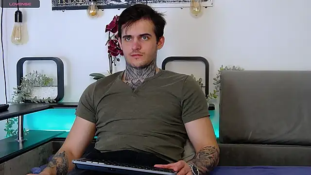 Snapshot of CarterCole chatting on 03-08-25, 11:37 CarterCole online show from 03-08-25, 11:37