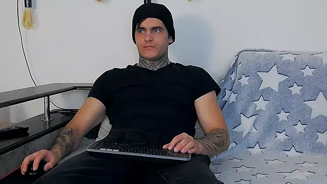 Snapshot of CarterCole chatting on 12-15-25, 09:24 CarterCole online show from 12-15-25, 09:24