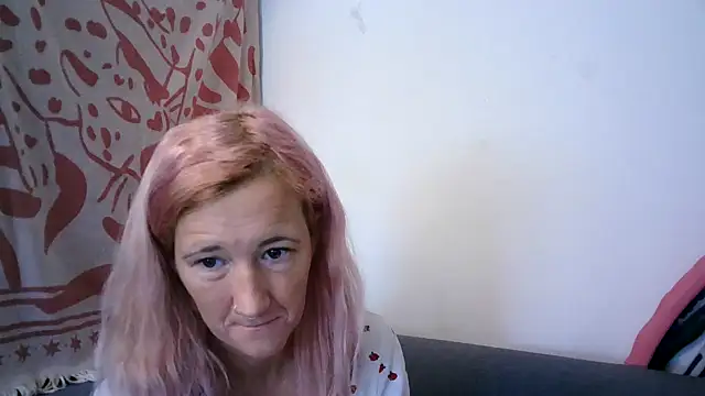 Snapshot of ddgeile chatting on 10-20-25, 11:32 ddgeile online show from 10-20-25, 11:32