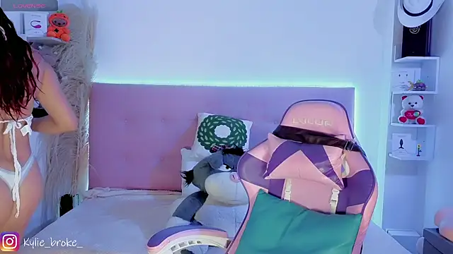 Kylie brokee online show from 03-04-26, 11:11