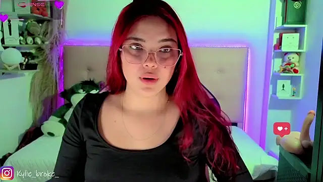 Snapshot of Kylie_brokee chatting on 05-13-26, 10:06 Kylie brokee online show from 05-13-26, 10:06