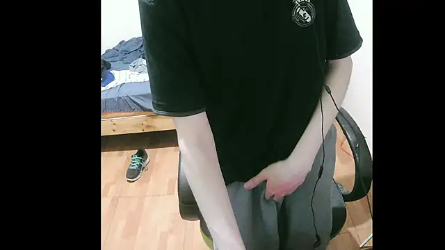 Snapshot of Twink_martinboy chatting on 12-26-24, 03:16 Twink martinboy online show from 12-26-24, 03:16