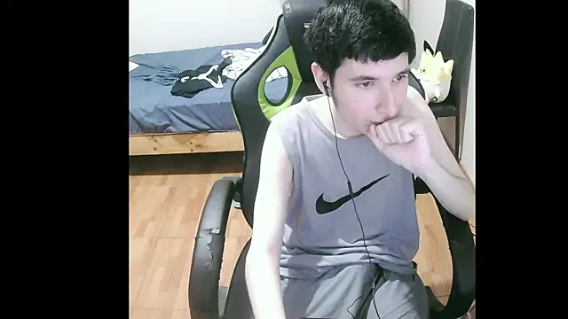 Snapshot of Twink_martinboy chatting on 01-06-25, 06:14 Twink martinboy online show from 01-06-25, 06:14