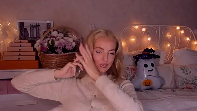 aestetick online show from 10-18-25, 03:46