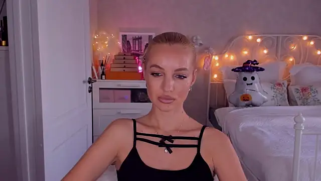 aestetick online show from 10-25-25, 07:49