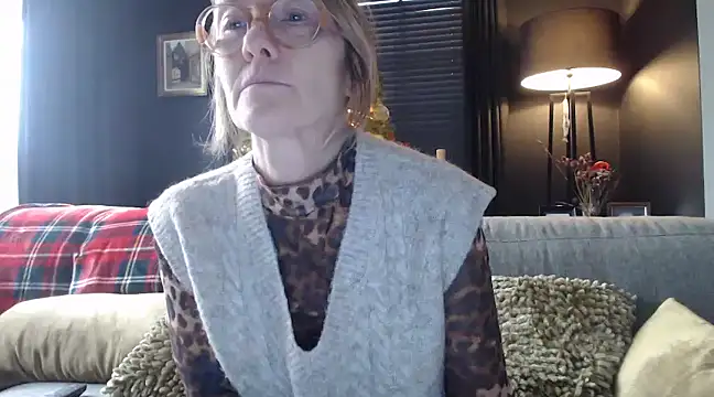 Snapshot of godinflower chatting on 12-17-24, 01:27 godinflower online show from 12-17-24, 01:27