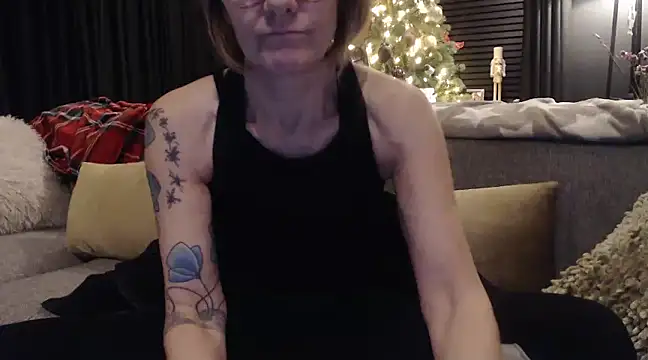 Snapshot of godinflower chatting on 12-18-24, 04:49 godinflower online show from 12-18-24, 04:49