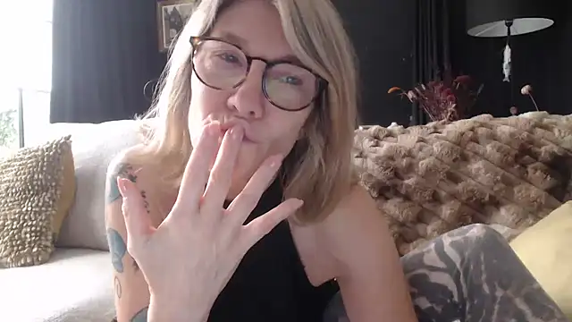 godinflower online show from 10-28-25, 09:24