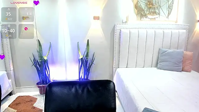 StefyGil  online show from 11-18-25, 12:20