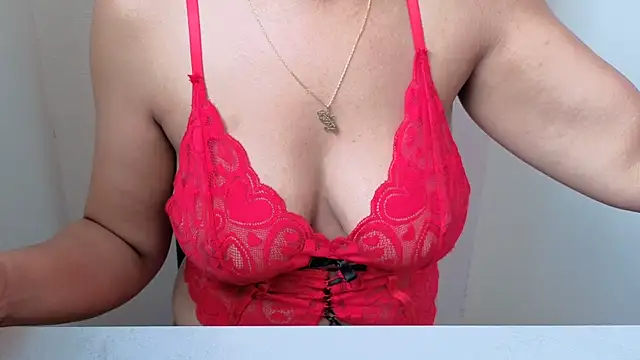 Lunadelisla online show from 11-29-25, 01:03