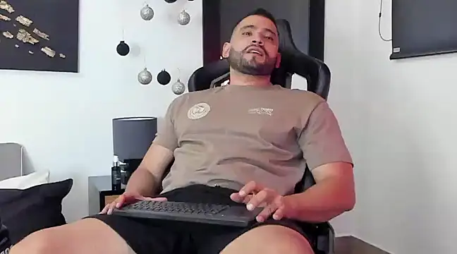 Snapshot of Dereck_vega chatting on 12-21-24, 11:02 Dereck vega online show from 12-21-24, 11:02