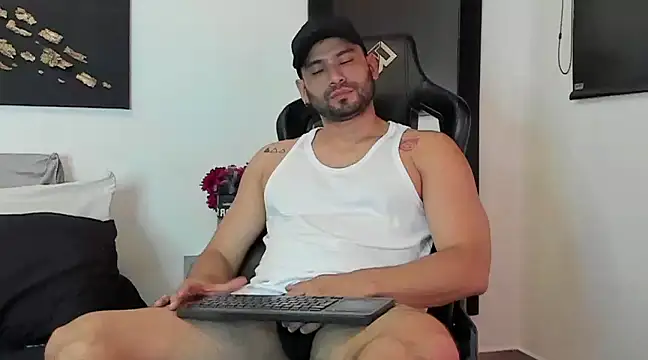 Snapshot of Dereck_vega chatting on 03-06-25, 09:42 Dereck vega online show from 03-06-25, 09:42