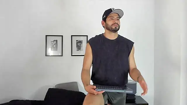 Snapshot of Dereck_vega chatting on 09-25-25, 10:35 Dereck vega online show from 09-25-25, 10:35