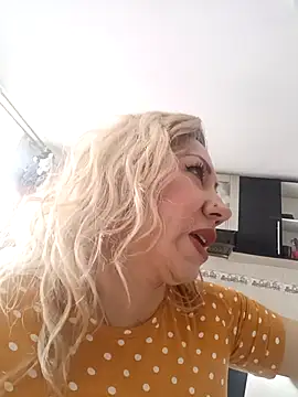 Snapshot of coral_smitth chatting on 09-22-25, 06:32 coral smitth online show from 09-22-25, 06:32