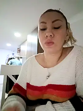 Snapshot of coral_smitth chatting on 10-08-25, 07:00 coral smitth online show from 10-08-25, 07:00