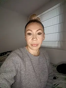 Snapshot of coral_smitth chatting on 10-12-25, 06:40 coral smitth online show from 10-12-25, 06:40