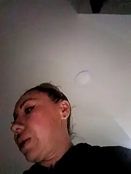 Snapshot of coral_smitth chatting on 10-19-25, 08:31 coral smitth online show from 10-19-25, 08:31