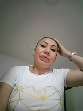 Snapshot of coral_smitth chatting on 10-22-25, 06:40 coral smitth online show from 10-22-25, 06:40