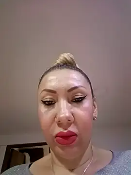 Snapshot of coral_smitth chatting on 11-16-25, 06:35 coral smitth online show from 11-16-25, 06:35