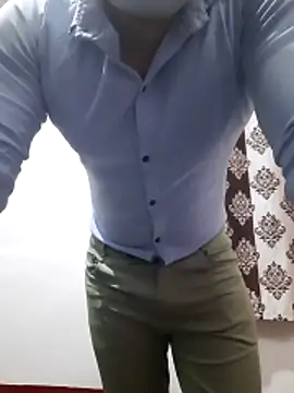 Snapshot of Guyinshortss chatting on 02-13-26, 08:38 Guyinshortss online show from 02-13-26, 08:38