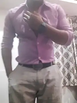 Snapshot of Guyinshortss chatting on 02-14-26, 08:49 Guyinshortss online show from 02-14-26, 08:49