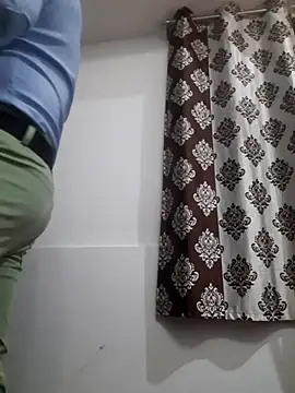 Snapshot of Guyinshortss chatting on 02-23-26, 07:00 Guyinshortss online show from 02-23-26, 07:00