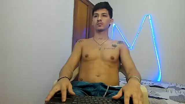 Snapshot of MasterSEX420 chatting on 11-06-25, 12:28 MasterSEX420 online show from 11-06-25, 12:28