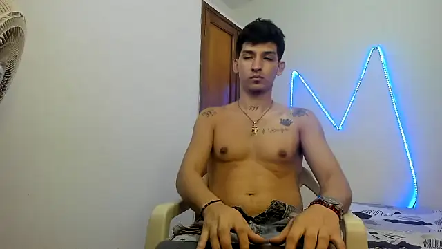 Snapshot of MasterSEX420 chatting on 11-09-25, 01:31 MasterSEX420 online show from 11-09-25, 01:31