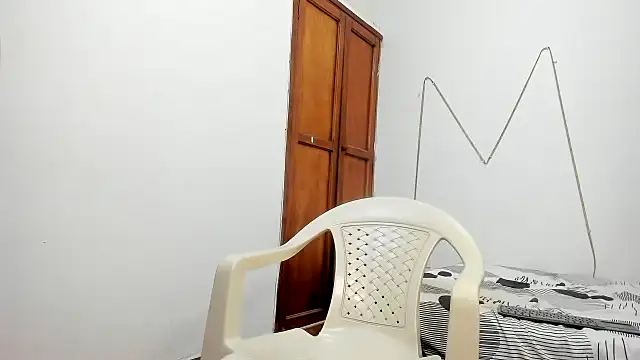 Snapshot of MasterSEX420 chatting on 11-10-25, 01:43 MasterSEX420 online show from 11-10-25, 01:43