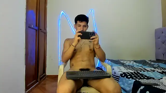 Snapshot of MasterSEX420 chatting on 11-28-25, 01:19 MasterSEX420 online show from 11-28-25, 01:19