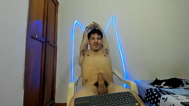 Snapshot of MasterSEX420 chatting on 12-02-25, 02:23 MasterSEX420 online show from 12-02-25, 02:23