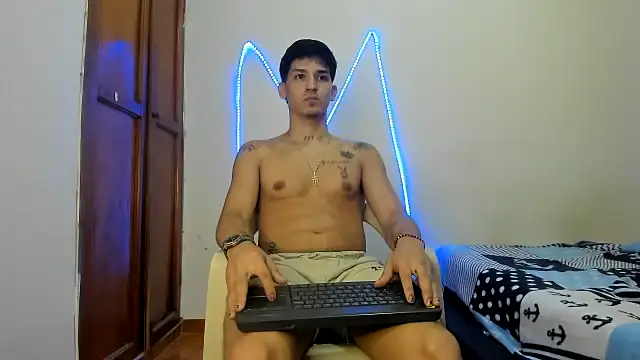 Snapshot of MasterSEX420 chatting on 12-03-25, 02:30 MasterSEX420 online show from 12-03-25, 02:30