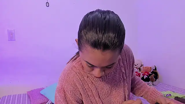 crystalvazquez online show from 10-21-25, 12:28