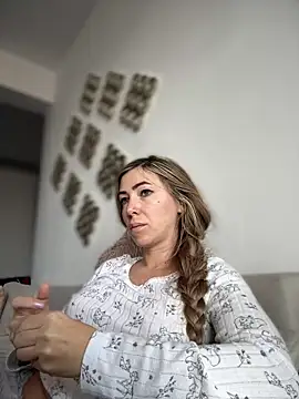 RaquelleDevon online show from 12-16-25, 10:20