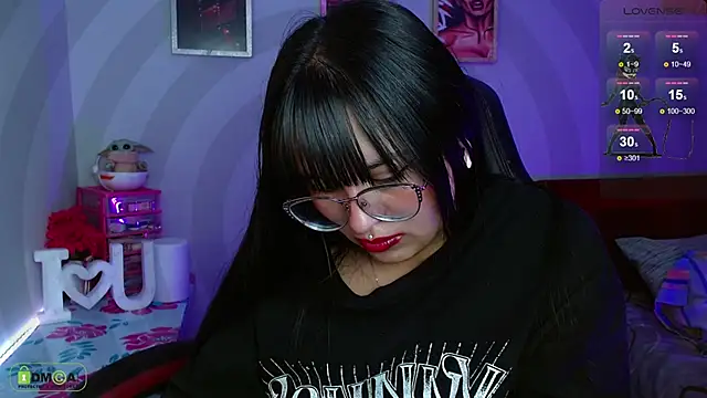 Snapshot of Miss_scarllet_ chatting on 12-16-24, 04:16 Miss scarllet online show from 12-16-24, 04:16