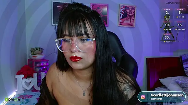 Snapshot of Miss_scarllet_ chatting on 01-15-25, 04:11 Miss scarllet online show from 01-15-25, 04:11