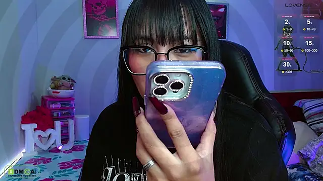 Snapshot of Miss_scarllet_ chatting on 03-05-25, 01:28 Miss scarllet online show from 03-05-25, 01:28