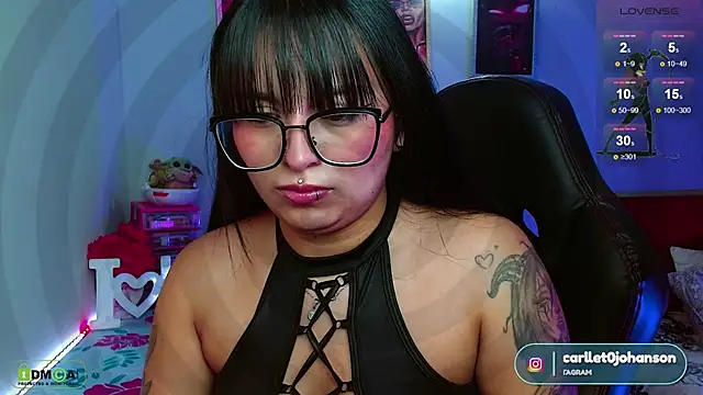 Snapshot of Miss_scarllet_ chatting on 03-10-25, 01:32 Miss scarllet online show from 03-10-25, 01:32