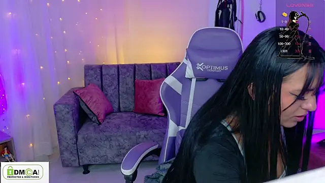 Snapshot of Miss_scarllet_ chatting on 05-13-26, 01:08 Miss scarllet online show from 05-13-26, 01:08