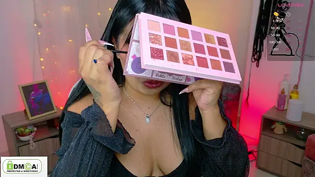 Snapshot of Miss_scarllet_ chatting on 05-19-26, 01:06 Miss scarllet online show from 05-19-26, 01:06