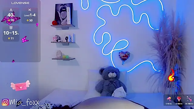 Mia foxx  online show from 03-13-25, 03:11