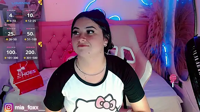 Mia foxx  online show from 09-27-25, 10:04