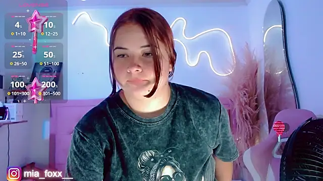 Mia foxx  online show from 10-12-25, 09:03