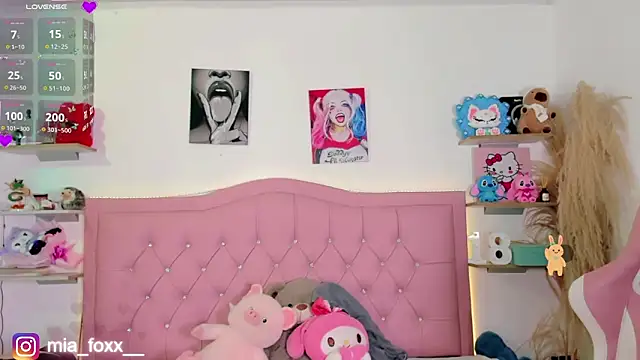 Mia foxx  online show from 11-13-25, 09:03