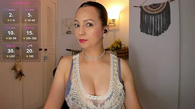 anaruiz  online show from 04-18-26, 12:36